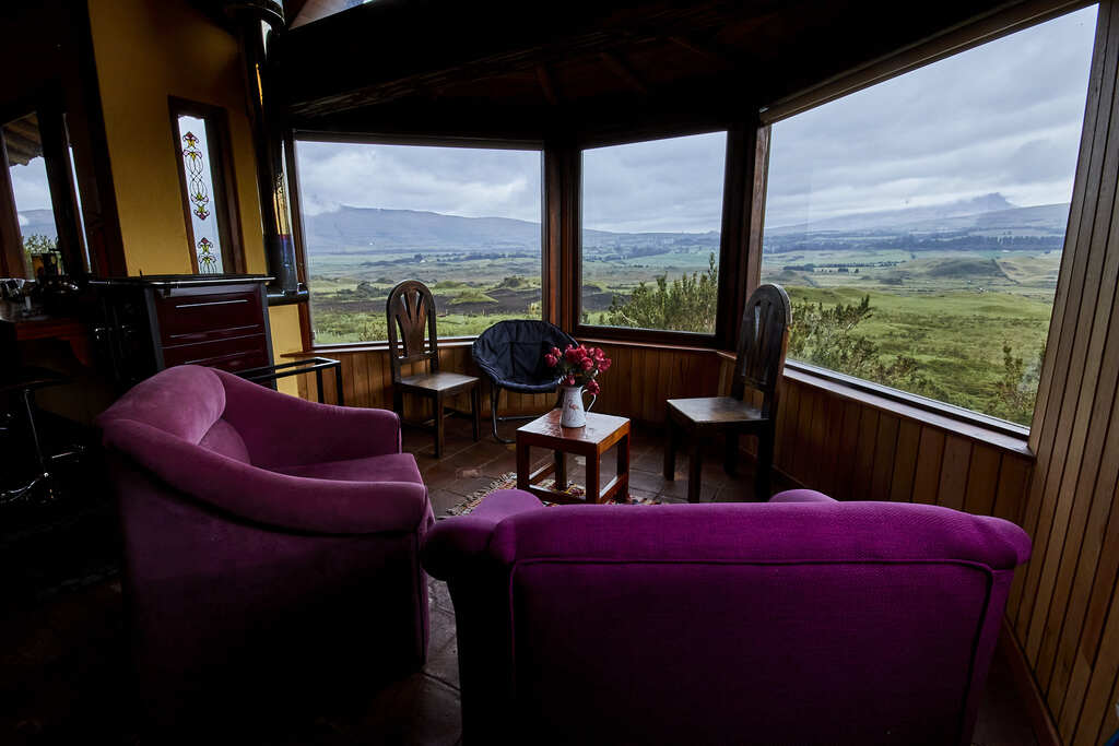 cotopaxi-lodge-couch